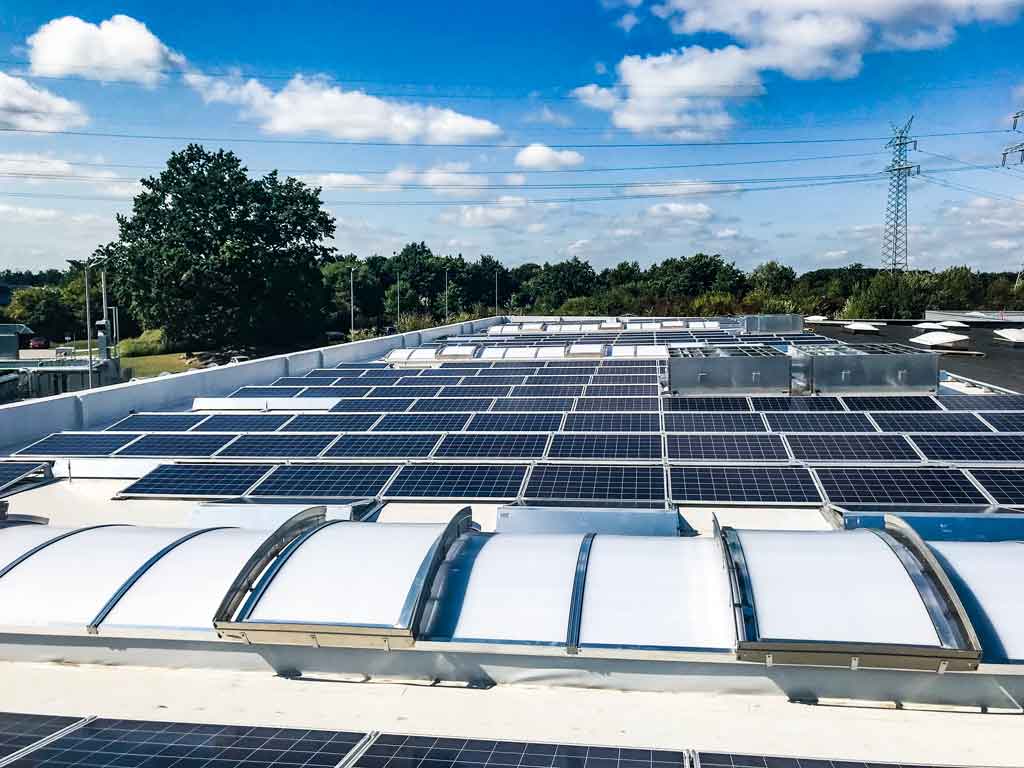 Photovoltaikanlage 98,82 KWp auf dem Dach einer Industriewäscherei