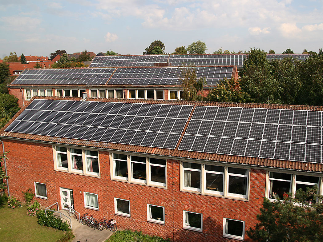 Bürgersolaranlage mit 97,20 KWp auf 3 Dächern einer Grund-und Gemeinschaftsschule in Eckernförde.