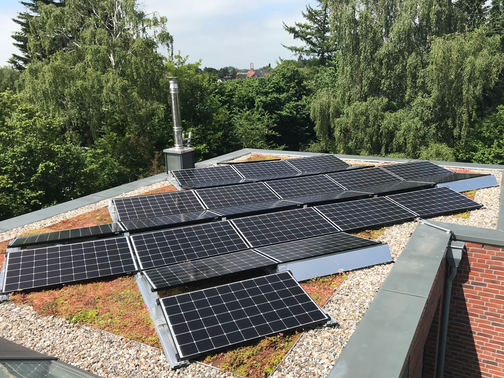 Photovoltaikanlage 8,19 KWp auf Gründach Ost-West mit Stromspeicher